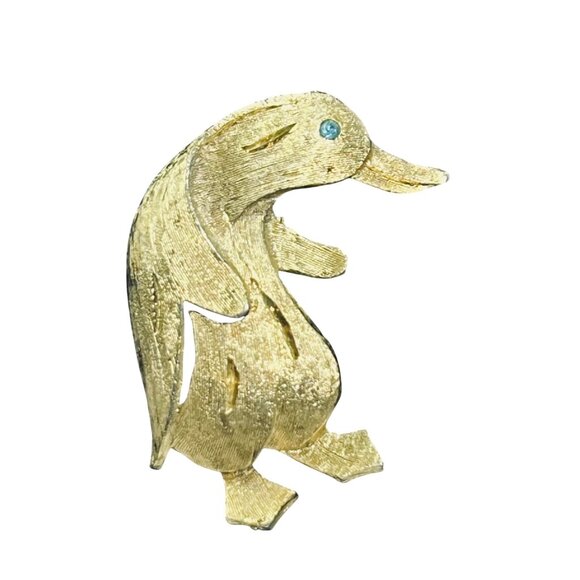 Vintage Textured Gold Tone Penguin Brooch With Blue Rhinestone Eye (5647) - Picture 2 of 5